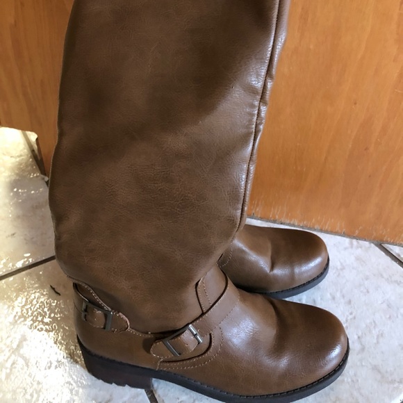 Boots - Picture 2 of 3